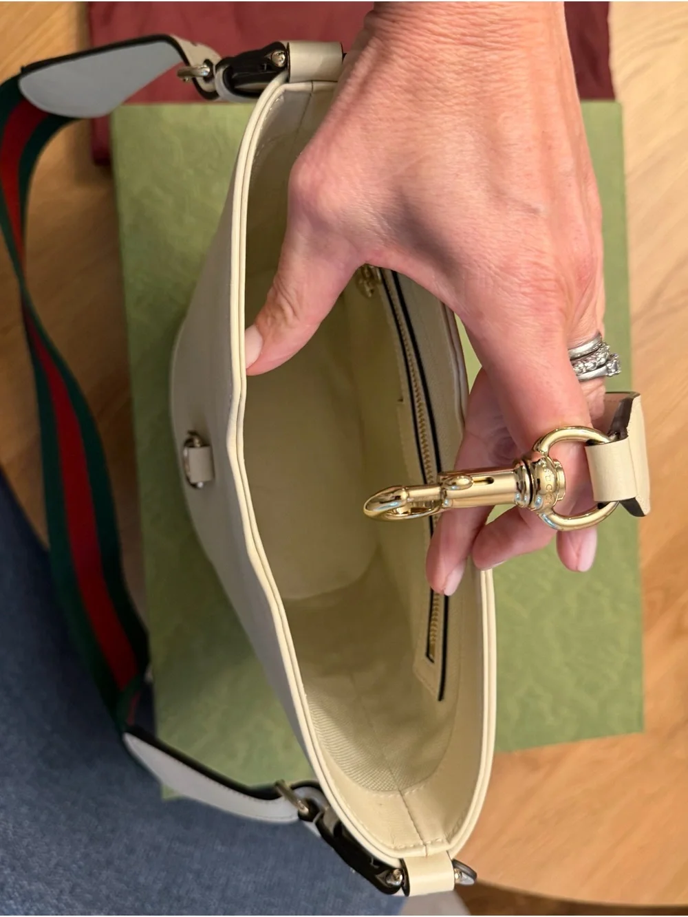 Gucci Cream Leather Mini Bucket Bag with Sherry Line Shoulder Strap - Picture 4 of 12